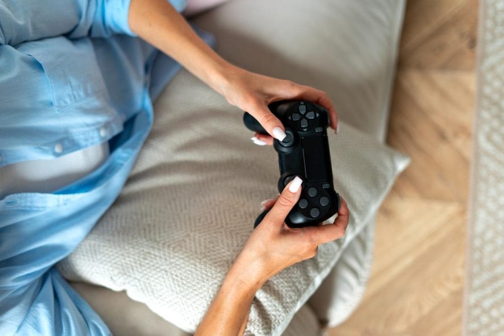 peut on connecter une manette ps4 sur switch